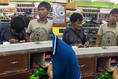 Kisah Haru Seorang Ayah Akhirnya Bisa Belikan Anaknya Sepatu