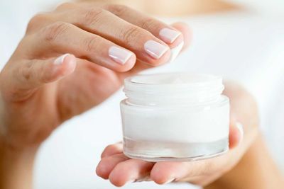 Pakai Moisturizer Mengandung Merkuri, Seorang Wanita Alami Koma