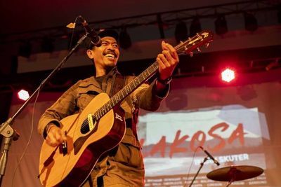 Iksan Skuter Rilis Versi Akustik Nyalakan Tanda Bahaya