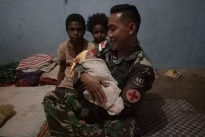Satgas Pamtas RI-PNG Bantu Warga Perbatasan Melahirkan