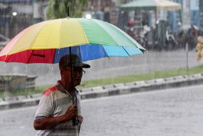 BMKG: Waspada Hujan Lebat hingga Ekstrem di Sebagian Besar Indonesia Jumat Ini