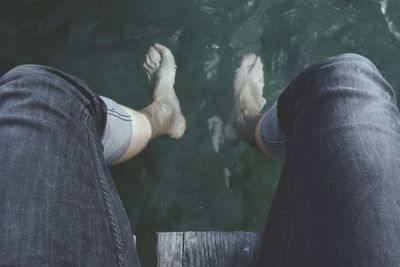 Manfaat Luar Biasa Rendam Kaki dengan Air Garam yang Jarang Diketahui