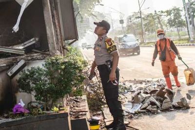 Demonstrasi di DPR Sisakan 7 Ton Sampah
