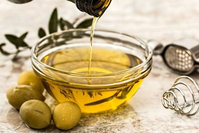 Bermanfaat Untuk Kesehatan Rambut, Ini 4 Cara Pakai Minyak Argan
