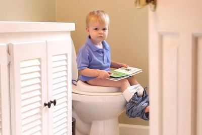 Ini Tanda yang Perlu Orangtua Tau Kalau Anak Siap Toilet Training