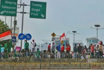 Massa Mulai Padati Kawasan DPR, Siswa Dipulangkan Lebih Cepat