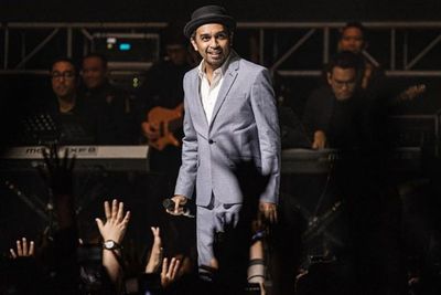 Glenn Fredly Sumbangkan Pendapatan Konser Untuk Korban Gempa Maluku