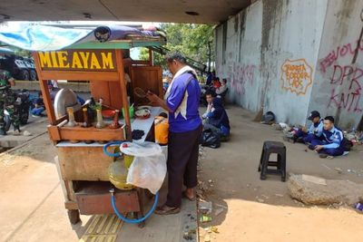 Cerita Pedagang Mie Ayam Minta Demonstrasi Rutin di Ibu Kota