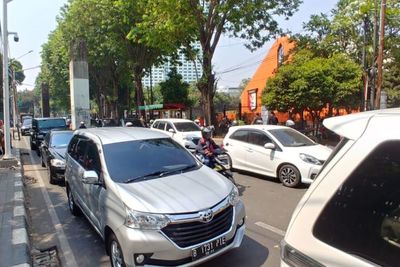 Pelantikan DPR MPR, Antrian Kendaraan Mengular di Seputaran Senayan