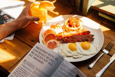 Tidak Sempat Sarapan? Ini 3 Tips Sarapan di Kantor
