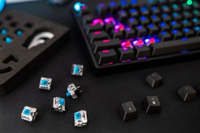 Logitech Luncurkan Keyboard TKL Baru Yang Dapat Ganti Tombol Switch