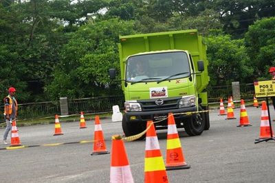 1.699 Pengemudi Truk Ikuti Pelatihan Hino Safety Driving