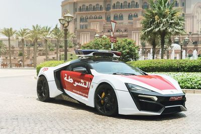 Perkenalkan, Lykan HyperSport Mobil Polisi Abu Dhabi yang Mengerikan