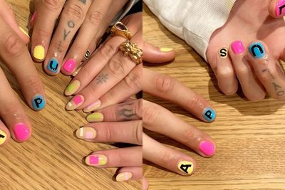 Dua Lipa dan Anwar Hadid Tampil Serasi dengan Nail Art