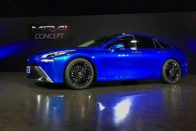 Toyota Luncurkan Mobil Konsep Mirai Hidrogen