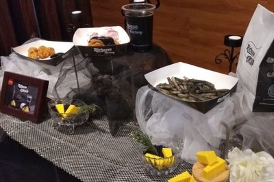 Sensasi Charcoal dan Keju ala Richeese Black
