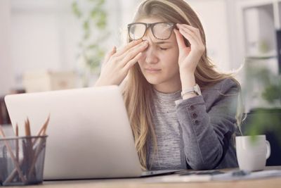 5 Cara Cegah Mata Lelah Karena Terlalu Sering Menatap Layar Komputer