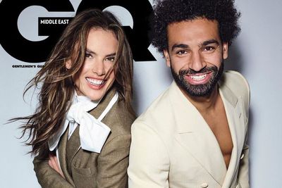Foto Bareng Mohamed Salah, Model Seksi Ini Mendadak Sopan