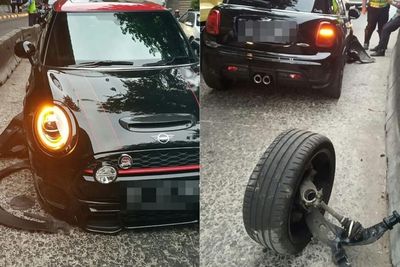 Roda Mini Cooper Ini Sampai Terlepas Karena Tabrak Separator Busway