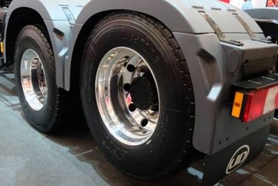 Bridgestone Siapkan Ban Truk Tahan Banting