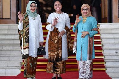 Ini Outfit Ibu Negara Saat Pelantikan