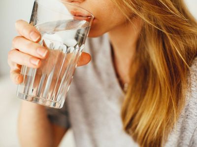 Sering Diremehkan! Ternyata Ini 8 Manfaat Minum Air Hangat yang Bisa Menyehatkan Tubuh