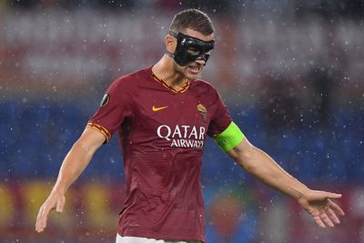 AS Roma Kena Penalti Kontroversial, Dzeko Berang