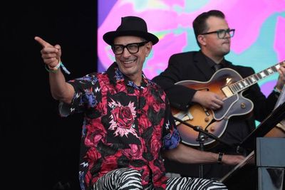 Ketika Jeff Goldblum Nge-jazz Bareng Miley Cyrus  