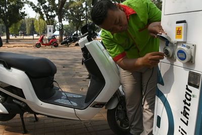 Dukung Kendaraan Listrik, PLN Klaim Sudah Bangun 1.900 SPLU