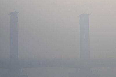 Diguyur Hujan, Kabut Asap di Palembang Mulai Berkurang