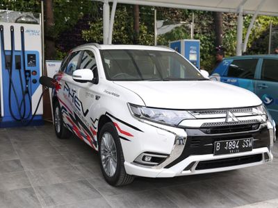 Mitsubishi Dukung Pembangunan Charging Station Mobil Litrik PLN 