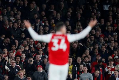 Xhaka, Copot Ban Kaptenmu!