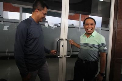 Kedatangan Menpora ke GBT Disambut Gembok dan Bau Tak Sedap