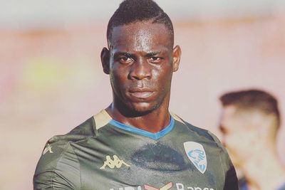 Jadi Sasaran Rasis, Balotelli: Kalian Bukan Pria Sejati!