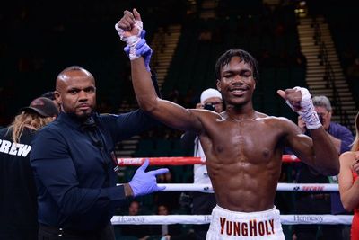 Hanya Butuh 16 Detik Anak Evander Holyfield Robohkan Lawannya