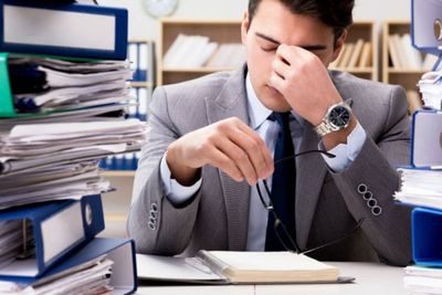 Bekerja Terlalu Lama Tingkatkan Resiko Stroke dan Kelainan Jantung