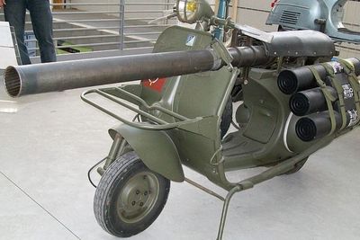 Yuk Kenalan Sama Kendaraan Tempur Unik, Vespa Bazooka