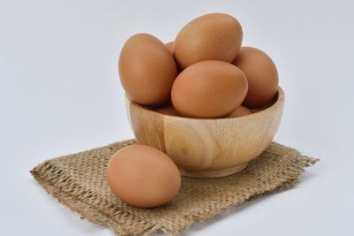 Telur Ayam Kampung Terkontaminasi Kimia dan Plastik yang Berbahaya