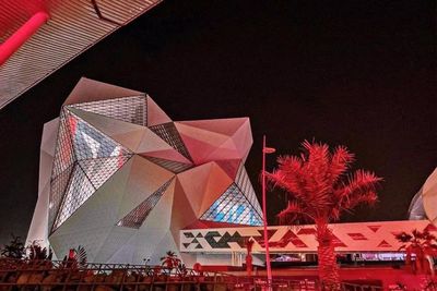 Clymb Abu Dhabi, Venue Panjat Dinding dan Skydiving Terbesar di Dunia