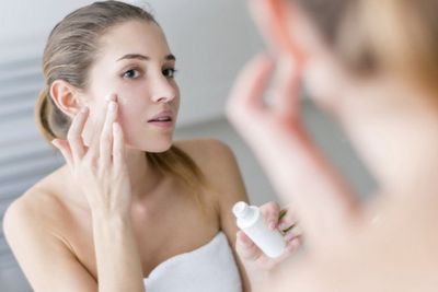 7 Rekomendasi Produk Pelembab Wajah Untuk Kulit Kering