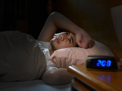 Belakangan Mudah Cemas Sampai Sulit Tidur? Begini Cara Mengatasinya
