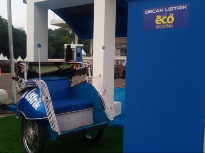 Becak Jadi Alat Kampanye PLN di IIMS Motobike 2019