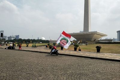 Mencari Habib Rizieq di Setiap Sudut Monas