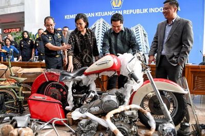 Erick Thohir Pecat 5 Direksi Garuda Indonesia