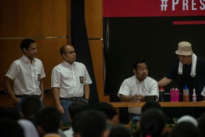 FOTO: Nadiem Pakai Seragam SMA Saat Peringatan Hari Antikorupsi