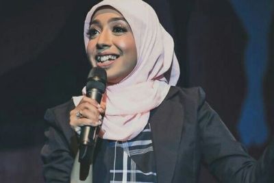 Stand Up Komedian Wanita Ini Dikritik Soal Tali BH