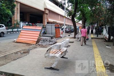 Pembangunan Manhole Kenapa Bongkar Trotoar?
