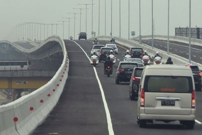 Diresmikan Jokowi, Berapa Tarif Tol Layang Jakarta-Cikampek?
