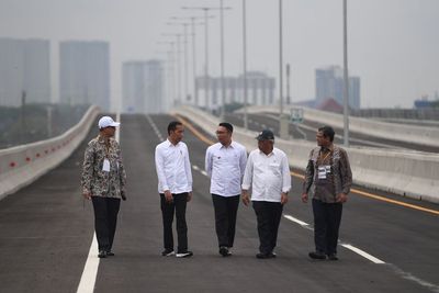 FOTO: Presiden Jokowi Resmikan Tol Layang Jakarta-Cikampek
