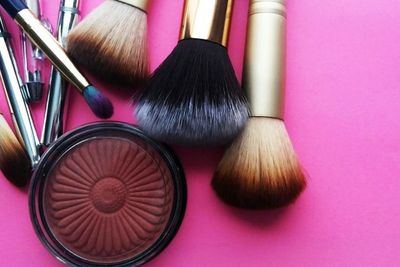 4 Kesalahan Memakai Blush On yang Sering Dilakukan Pemula